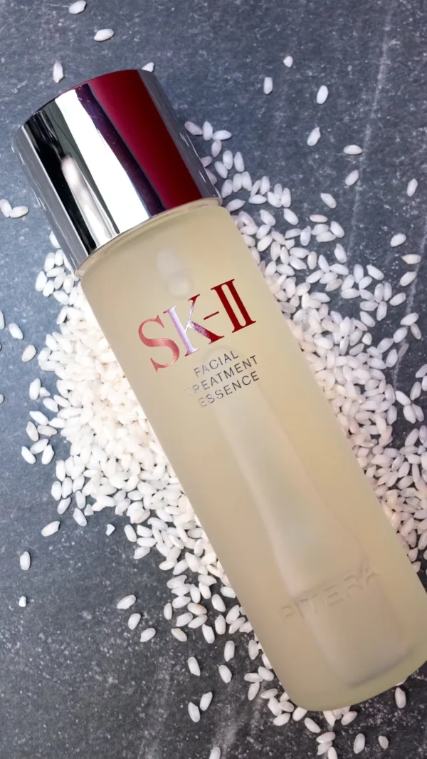 2d8f352622d44390a69b54a72b8781ba SKll Pitera Facial Treatment Essence