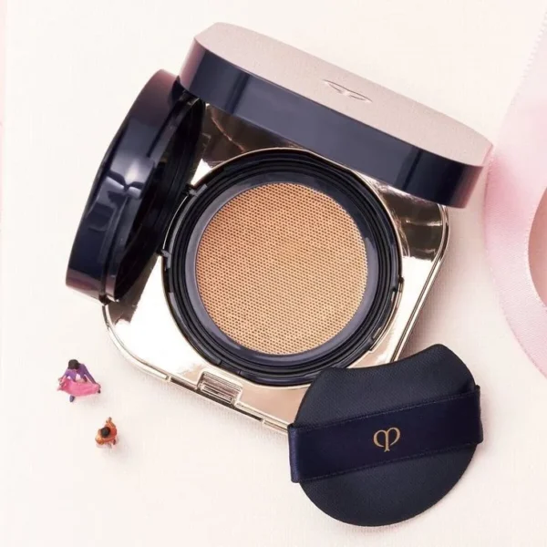 CLE DE PEAU Radiant Cushion Foundation