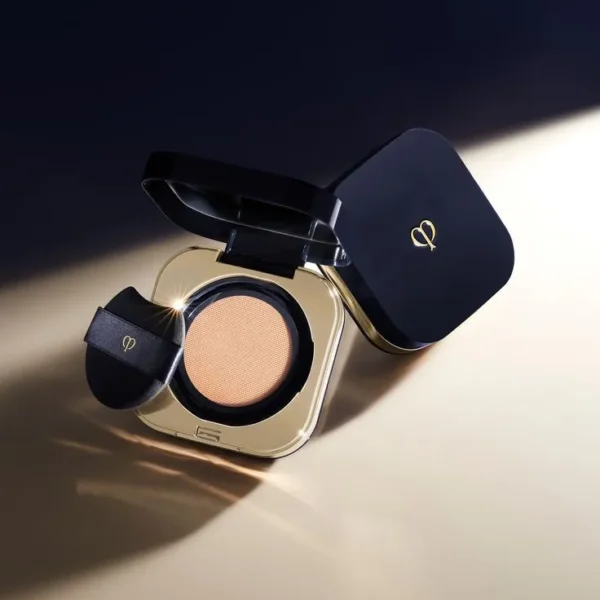 CLE DE PEAU Radiant Cushion Foundation