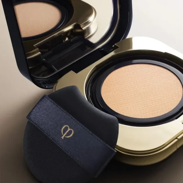 CLE DE PEAU Radiant Cushion Foundation