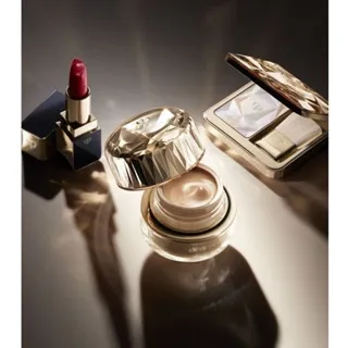 54f47e666ce84120880174daf35647e3 CLE DE PEAU The Foundation