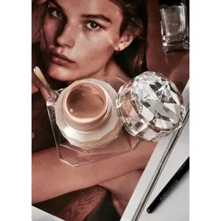 f2a14340e6424727b388970fa3a7afee CLE DE PEAU The Foundation