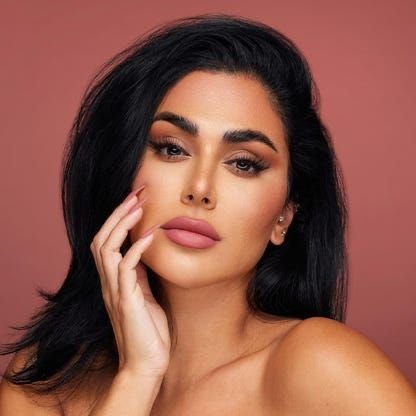 HUDA BEAUTY Glowish Cheeky Blush Powder